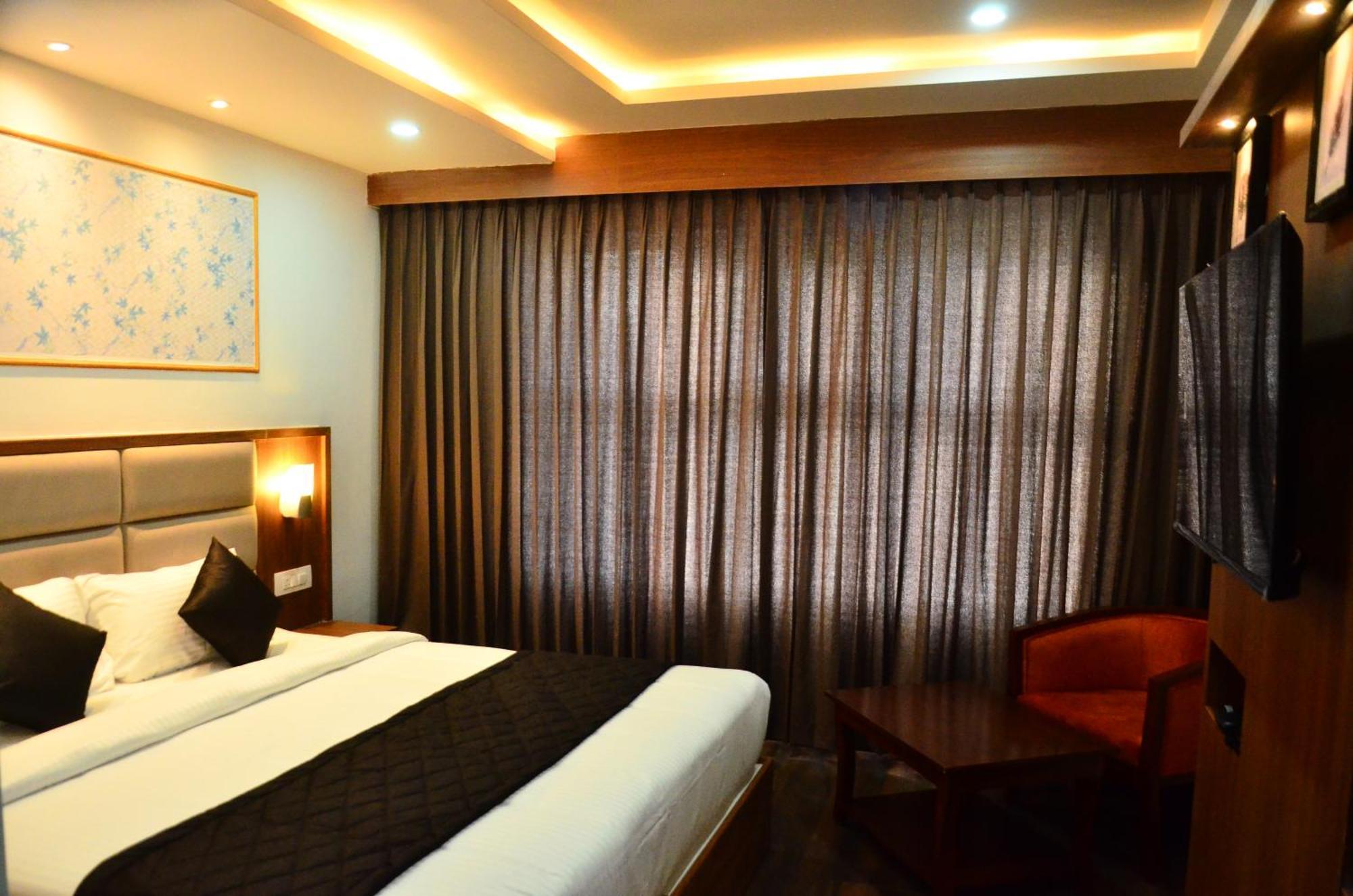 Hotel Eyrie Nest Бангалор Экстерьер фото